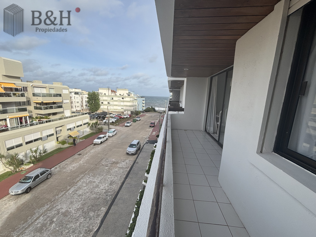 Apartamento ID.4096 - Apartamento de 2 dormitorio - En Península con parrillero exclusivo en la terraza