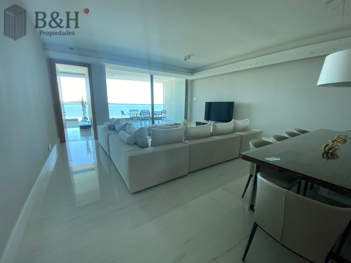 Apartamento ID.3910 - Excelente Apartamento de 3 dormitorios en Primera Linea!!!