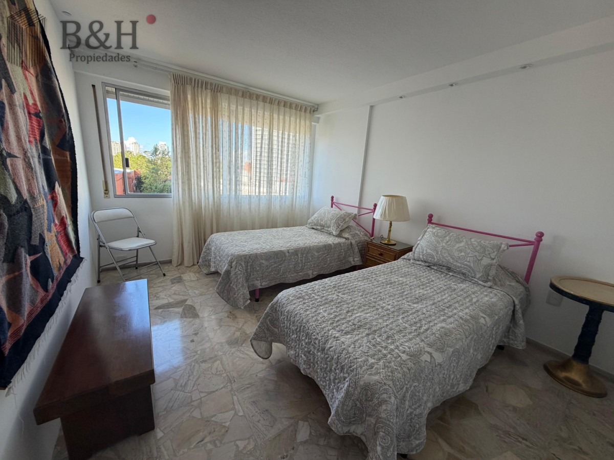 Apartamento ID.5228 - Apartamento de 4 dormitorios en venta, Punta del este 