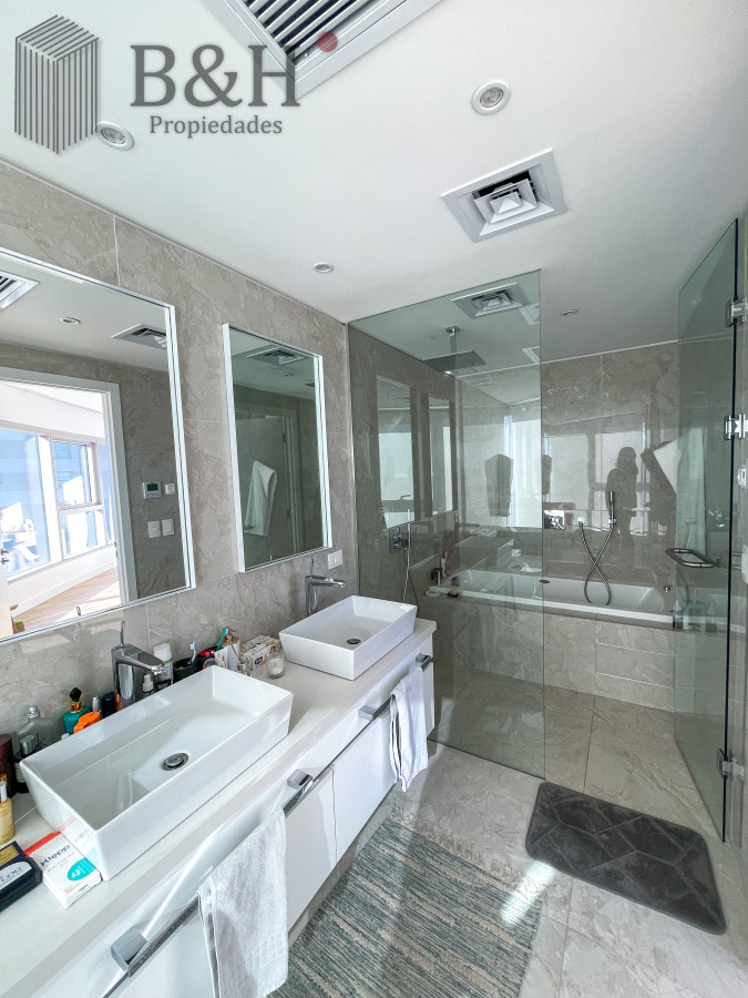 Apartamento ID.5664 - Apartamento de 2 dormitorios en alquiler, torre TRUMP Punta del Este