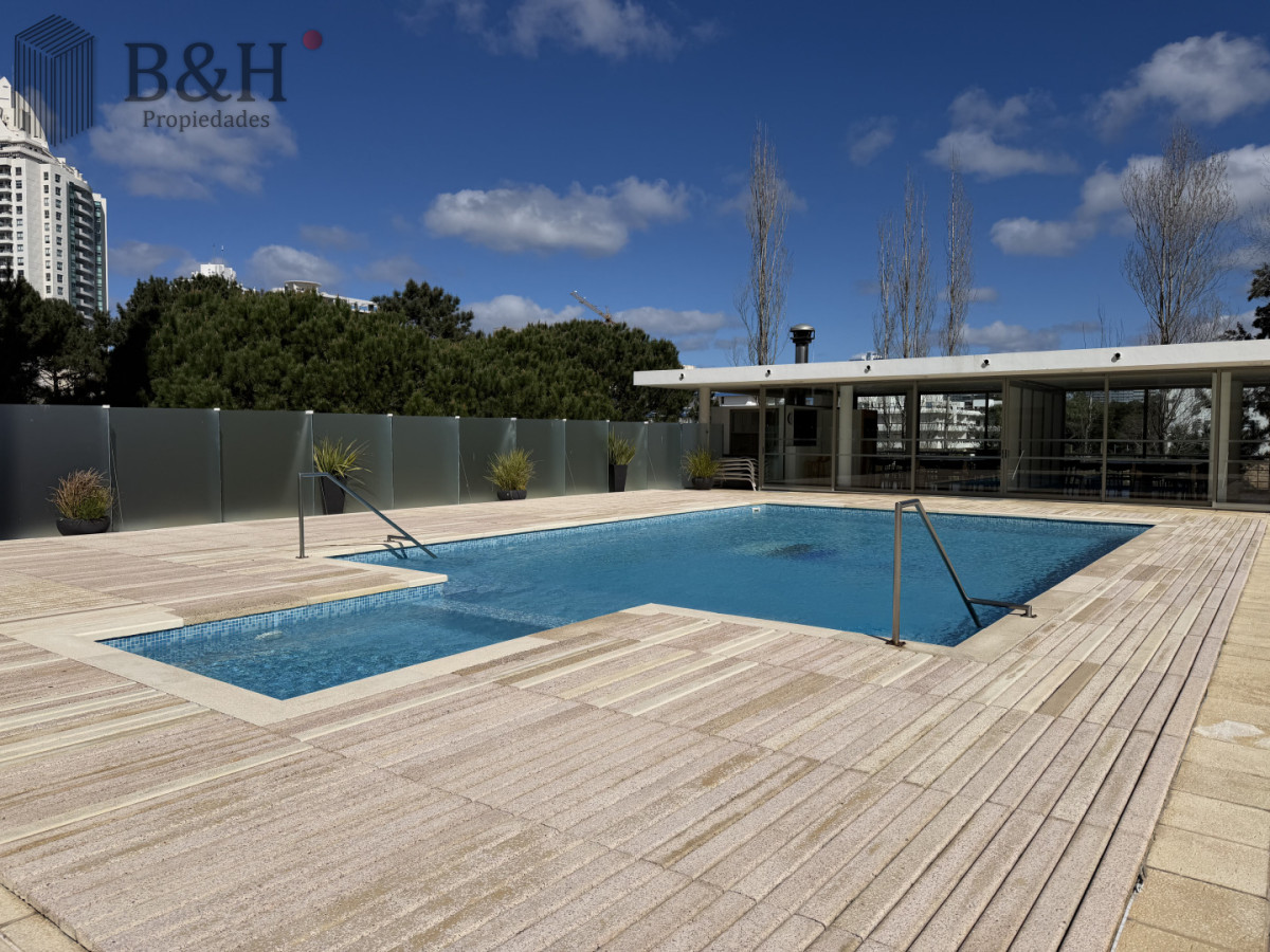 Apartamento ID.8055 - Apartamento 3 Dormitorios Avenida Roosevelt Punta del Este Cochera
