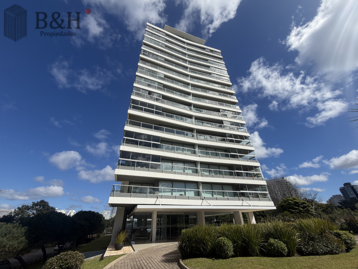 Apartamento ID.8055 - Apartamento 3 Dormitorios Avenida Roosevelt Punta del Este Cochera