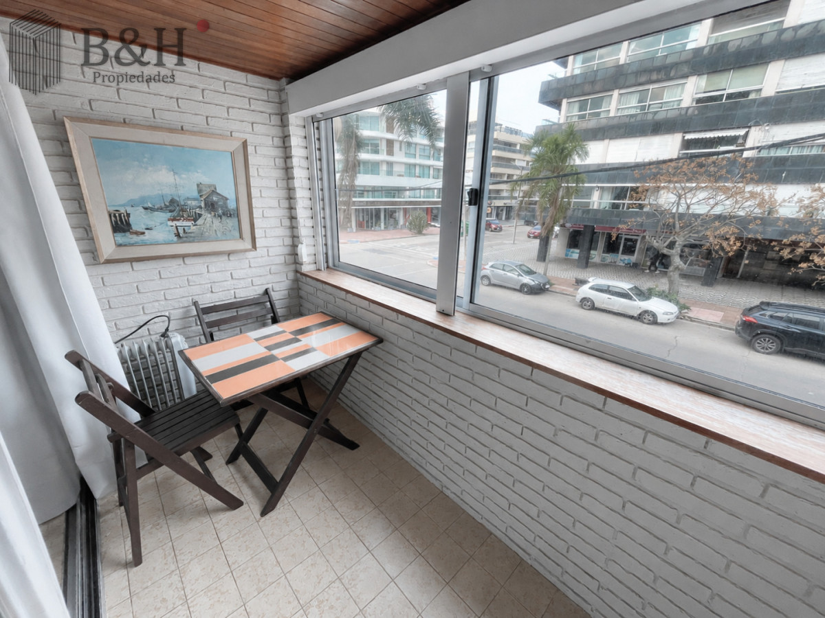 Apartamento ID.7462 - Alquiler Apartamento 1 Dormitorio Con Garaje En Península ALQUILER ANUAL