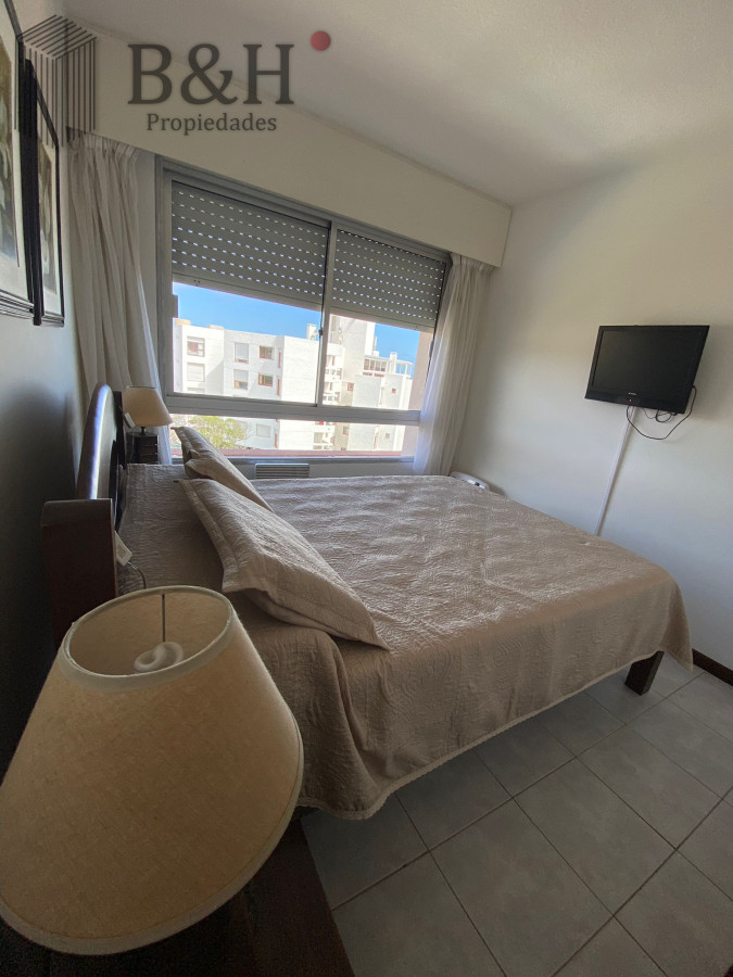 Apartamento ID.1661 - Apartamento de 1 dormitorio sobre la Rambla Punta del este. 