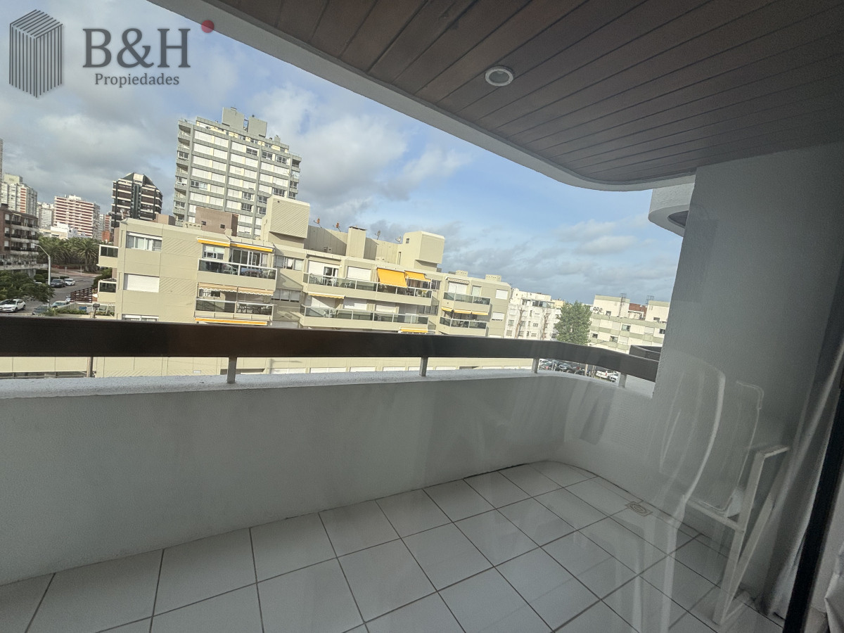 Apartamento ID.4096 - Apartamento de 2 dormitorio - En Península con parrillero exclusivo en la terraza