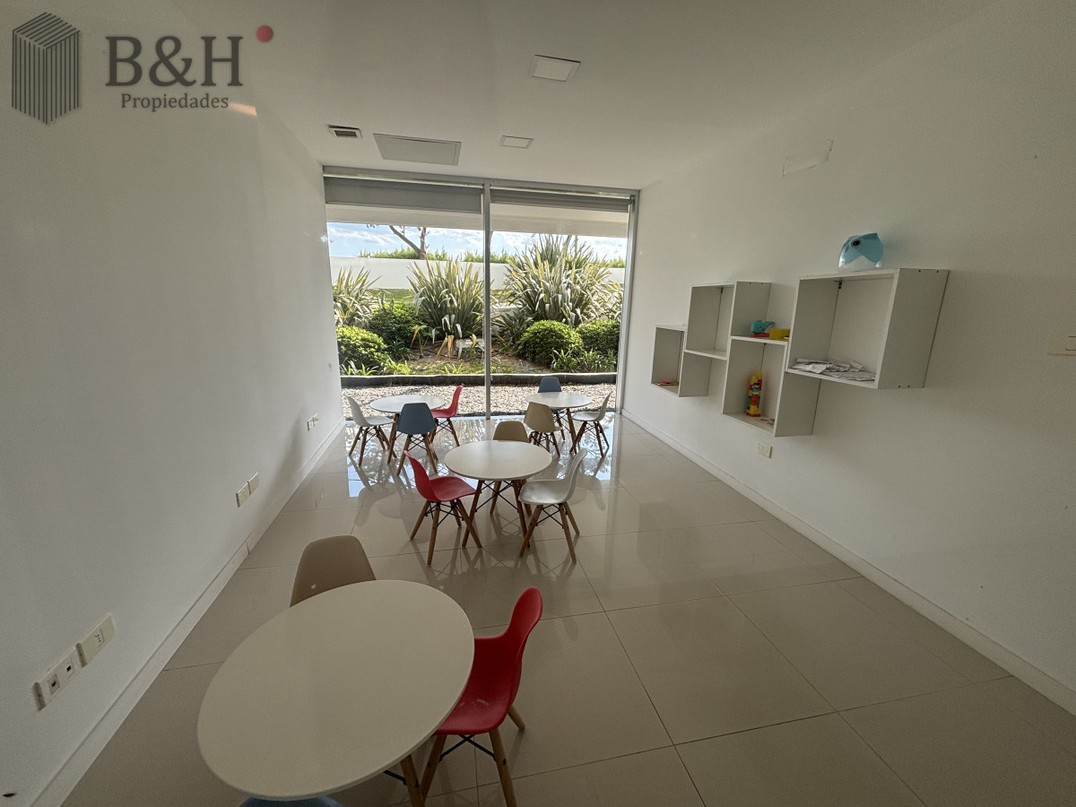 Apartamento ID.3792 - APARTAMENTO 3 DORMITORIOS MAS DEPENDENCIA - MANSA - PUNTA DEL ESTE