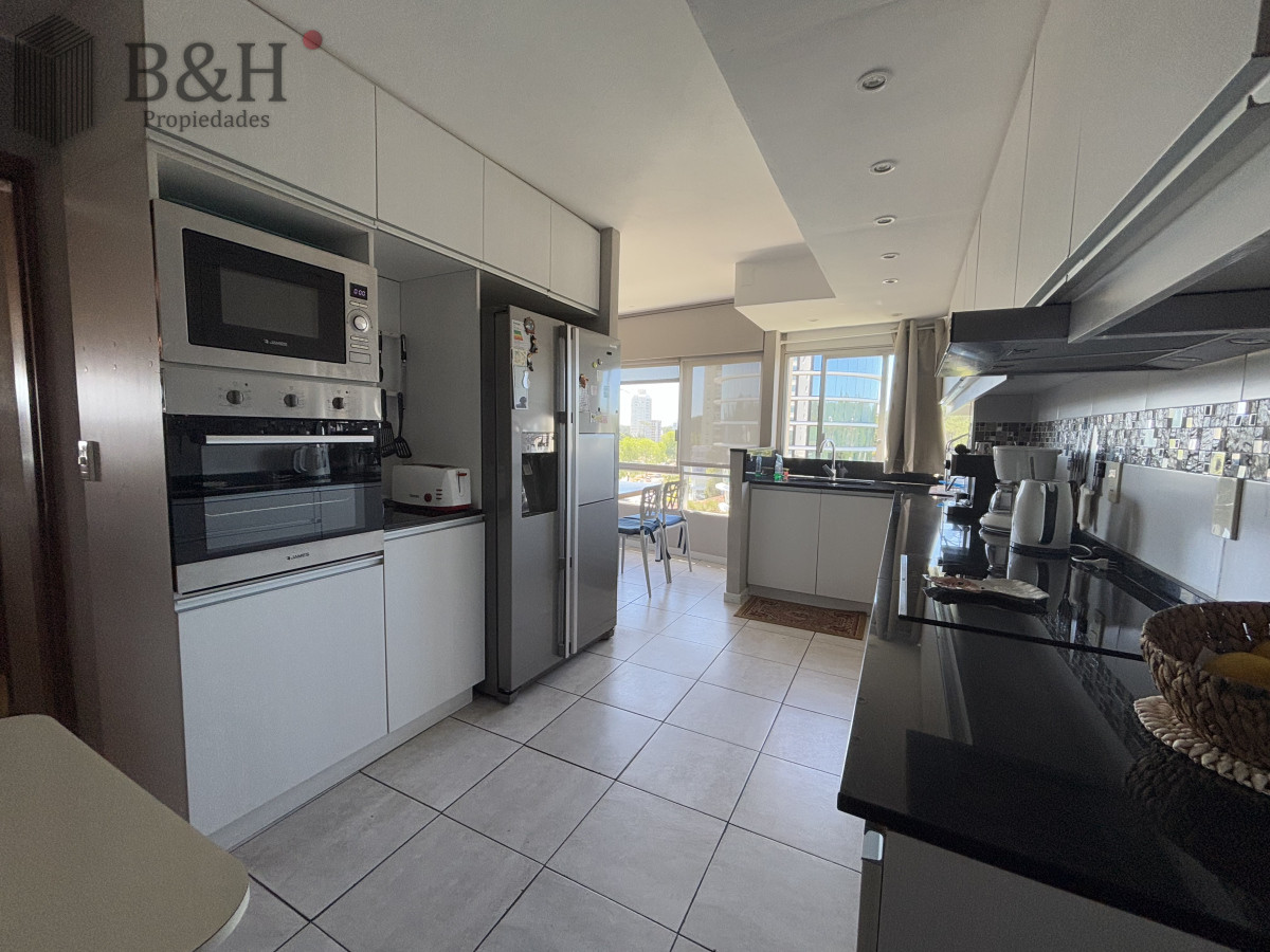 Apartamento ID.3911 - Apartamento en Zona Shopping - Punta del Este