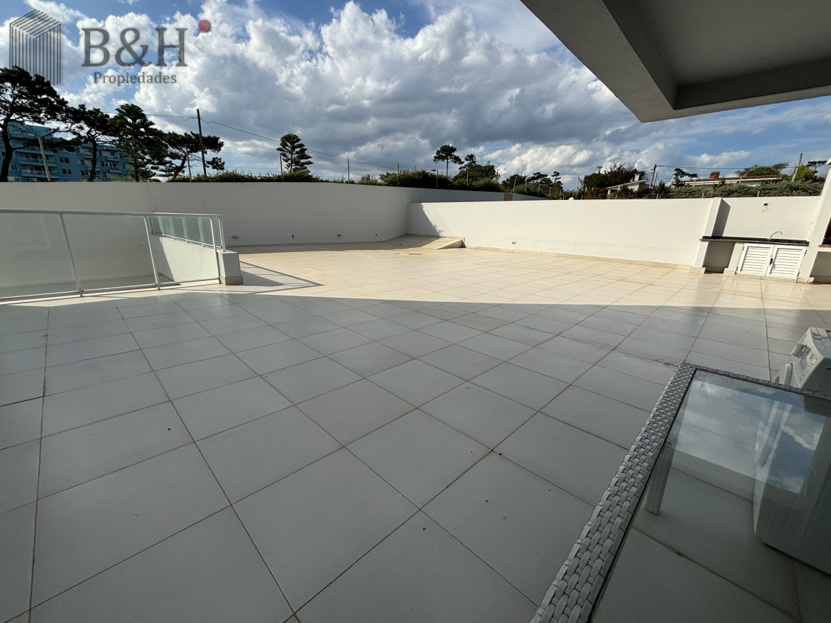 Apartamento ID.3792 - APARTAMENTO 3 DORMITORIOS MAS DEPENDENCIA - MANSA - PUNTA DEL ESTE