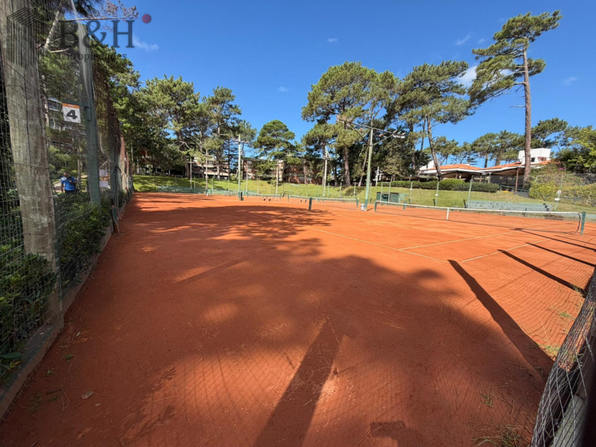 Apartamento ID.6123 - Apartamento 2 dormitorios y medio -  piso alto PUNTA DEL ESTE