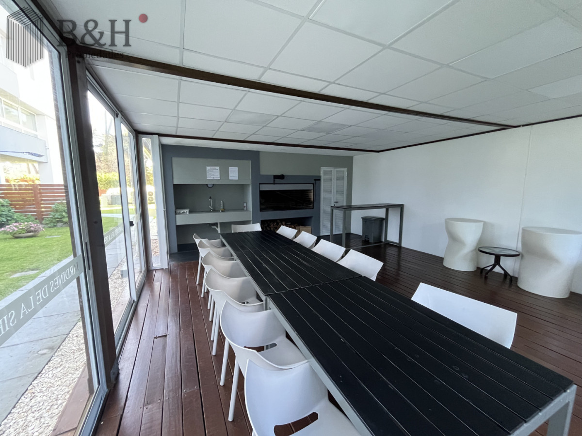 Apartamento ID.6737 - Alquiler invernal de apartamento de 1 dormitorio con cochera en zona Shopping