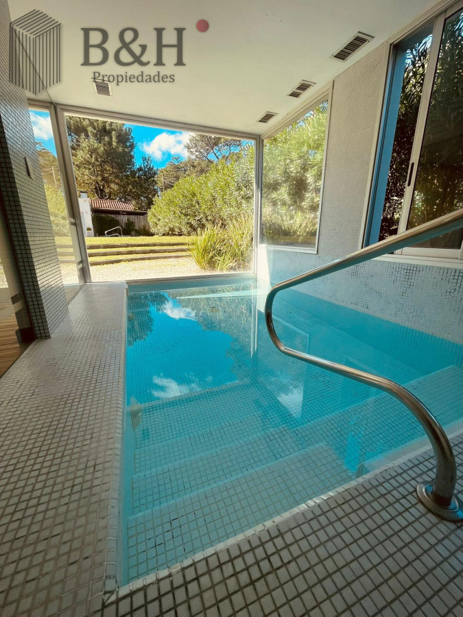 Apartamento ID.4116 - Apartamento de 2 dormitorios en suite - Punta del Este 