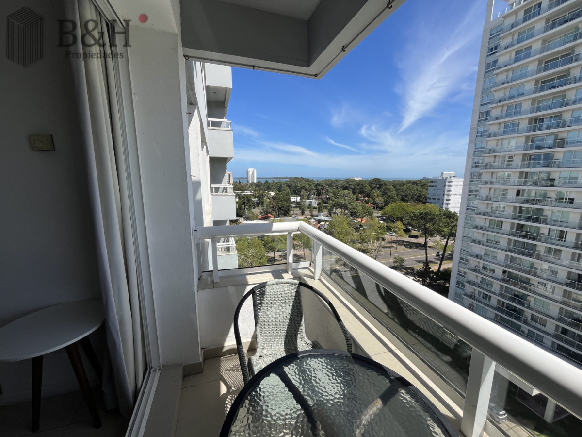 Apartamento ID.6737 - Alquiler invernal de apartamento de 1 dormitorio con cochera en zona Shopping