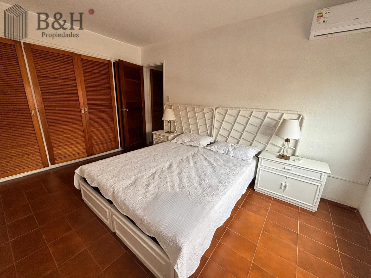 Apartamento ID.4983 - Apartamento de 4 dormitorios a la venta - Punta del Este