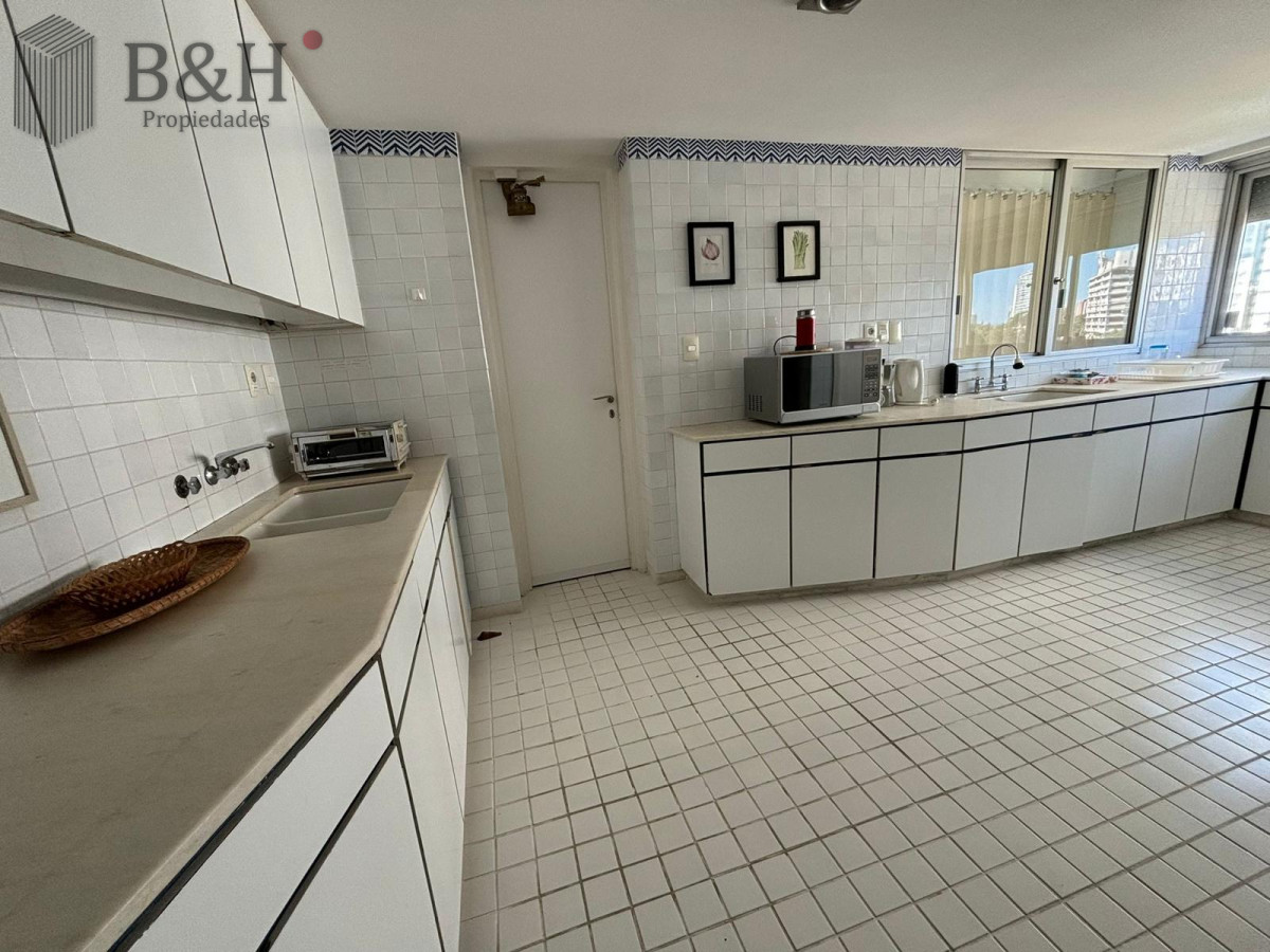 Apartamento ID.4342 - Apartamento de  4 dormitorios en venta - Punta del Este 