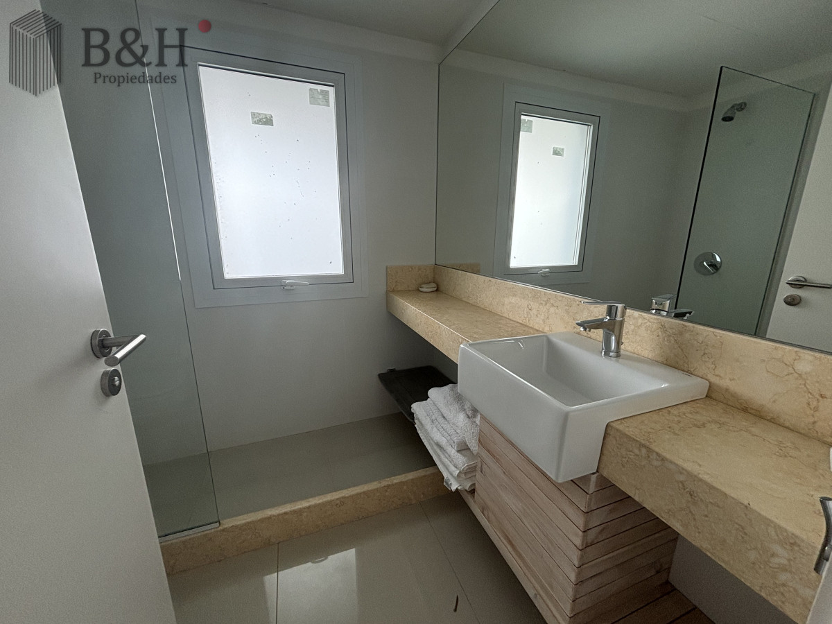 Apartamento ID.3792 - APARTAMENTO 3 DORMITORIOS MAS DEPENDENCIA - MANSA - PUNTA DEL ESTE