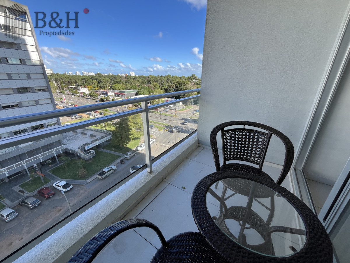Apartamento ID.6946 - Alquiler invernal Apartamento de 1 Dormitorio en Punta del Este - Edificio con Amenities