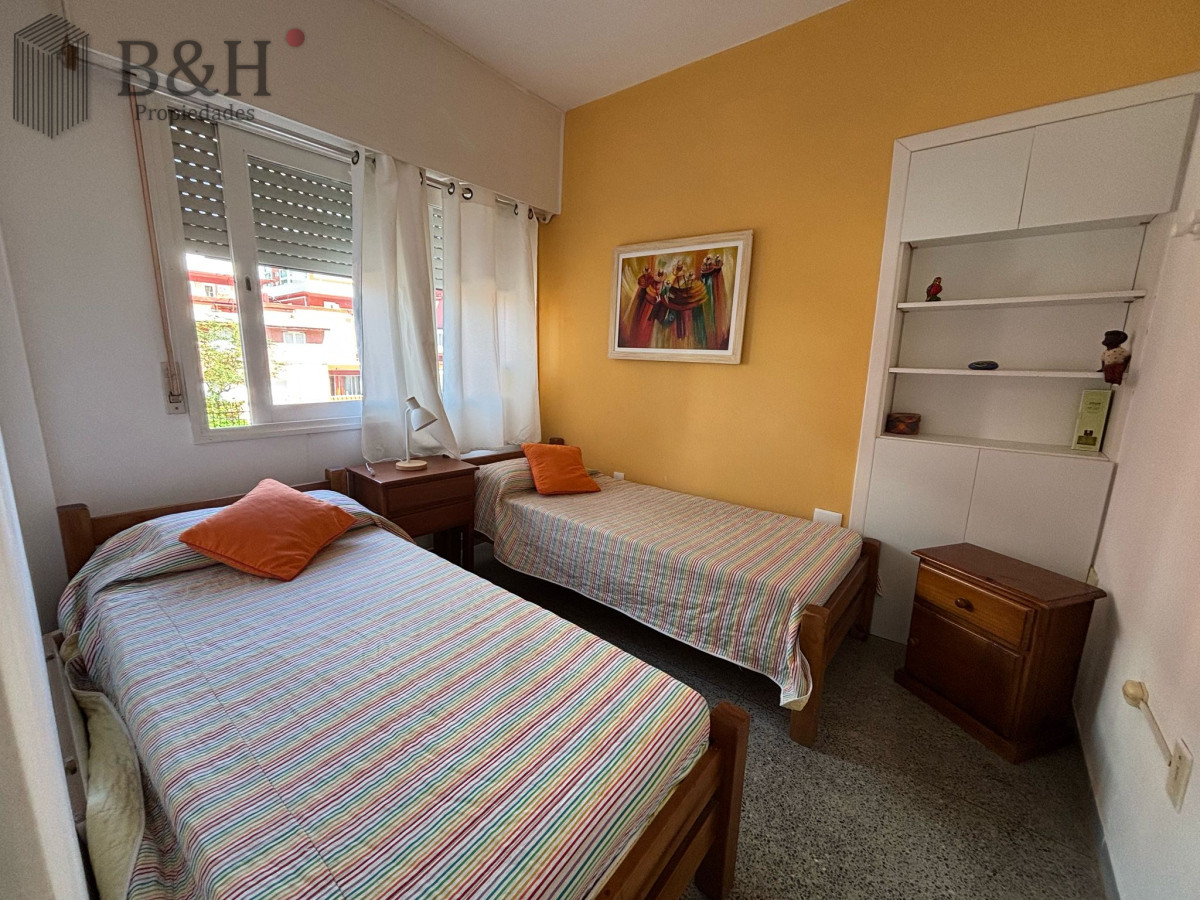 Apartamento ID.4602 - Apartamento de 2 dormitorios en venta, Península - Punta del Este