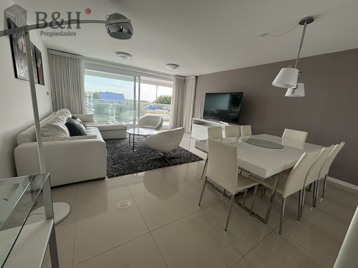 Apartamento ID.3792 - APARTAMENTO 3 DORMITORIOS MAS DEPENDENCIA - MANSA - PUNTA DEL ESTE