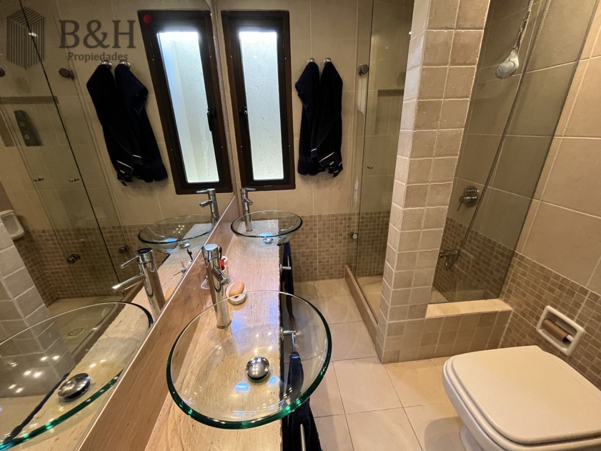 Apartamento ID.7974 - Venta Apartamento de 3 dormitorios + dep Vista al Mar en Playa Brava