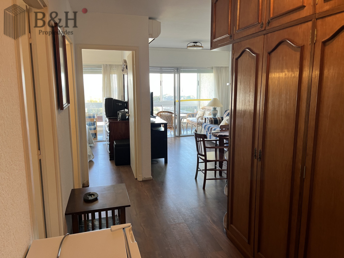 Apartamento ID.7278 - Apartamento en Primera Línea de la Playa Mansa en Alquiler Anual e Invernal con Cochera