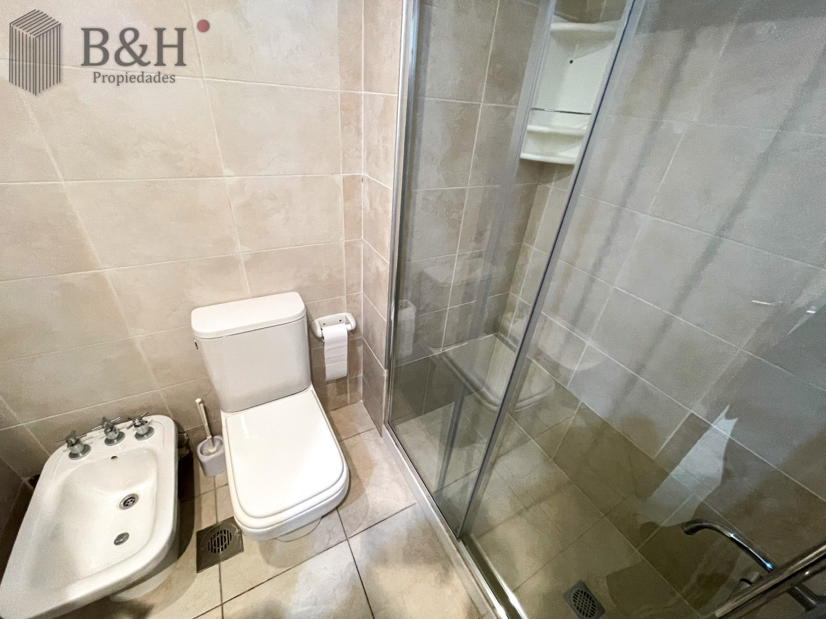 Apartamento ID.5909 - Apartamento de 2 dormitorios y 2 baños en alquiler temporal, a pasos del mar. Punta del Este