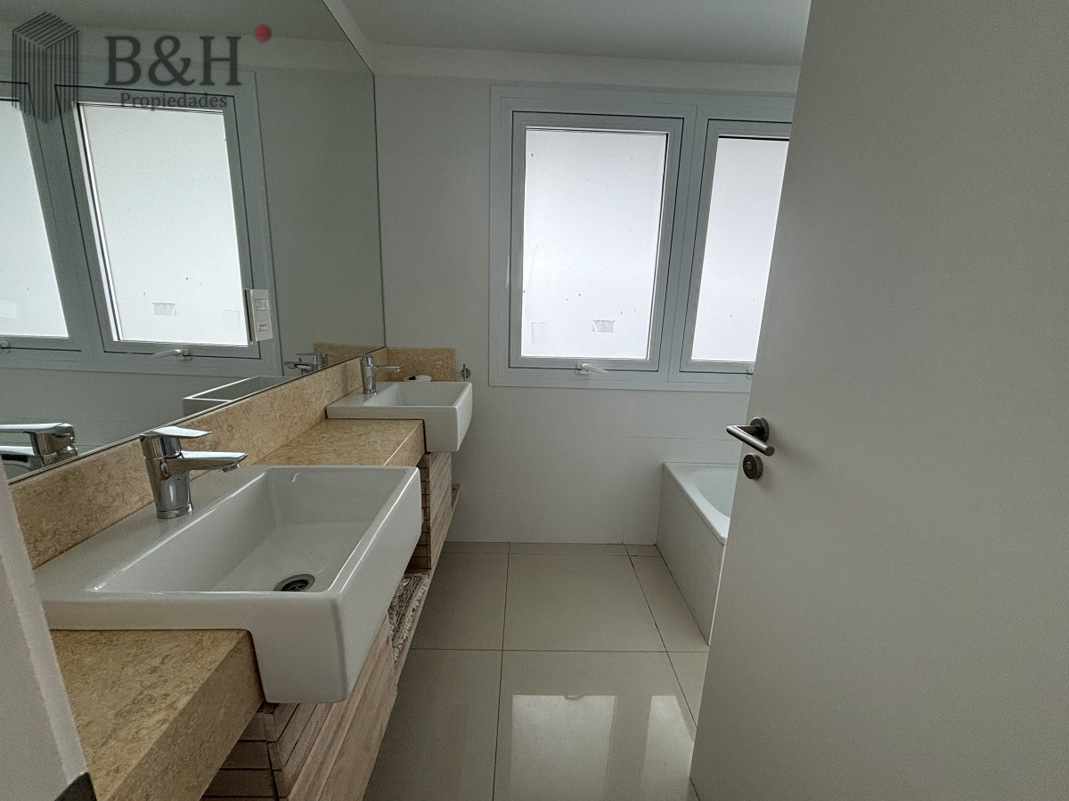 Apartamento ID.3792 - APARTAMENTO 3 DORMITORIOS MAS DEPENDENCIA - MANSA - PUNTA DEL ESTE