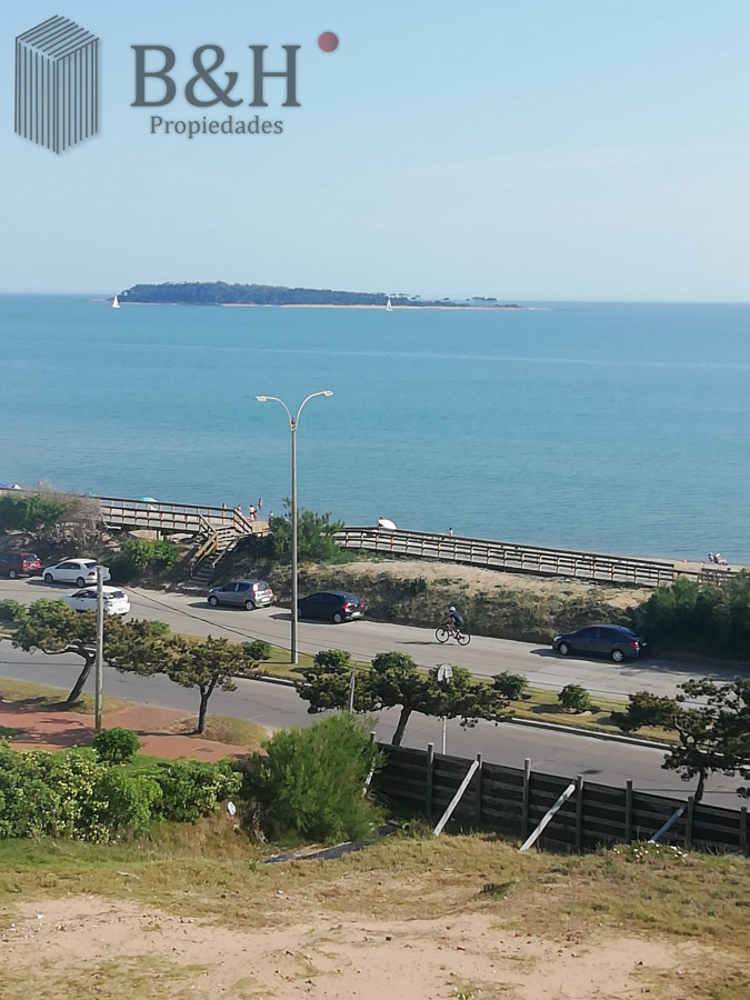 Apartamento ID.1661 - Apartamento de 1 dormitorio sobre la Rambla Punta del este. 