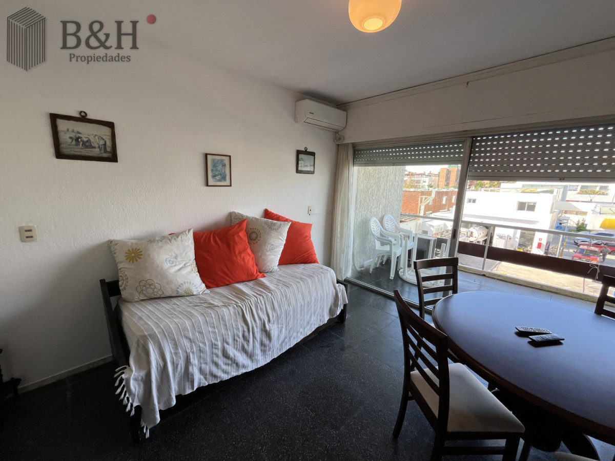 Apartamento ID.7041 - Apartamento 1 dormitorio en Primera Línea de Playa Mansa con cochera