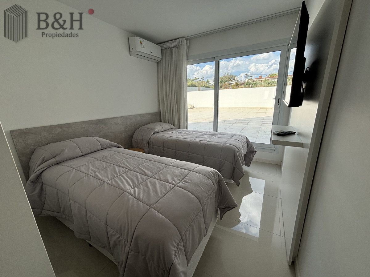 Apartamento ID.3792 - APARTAMENTO 3 DORMITORIOS MAS DEPENDENCIA - MANSA - PUNTA DEL ESTE