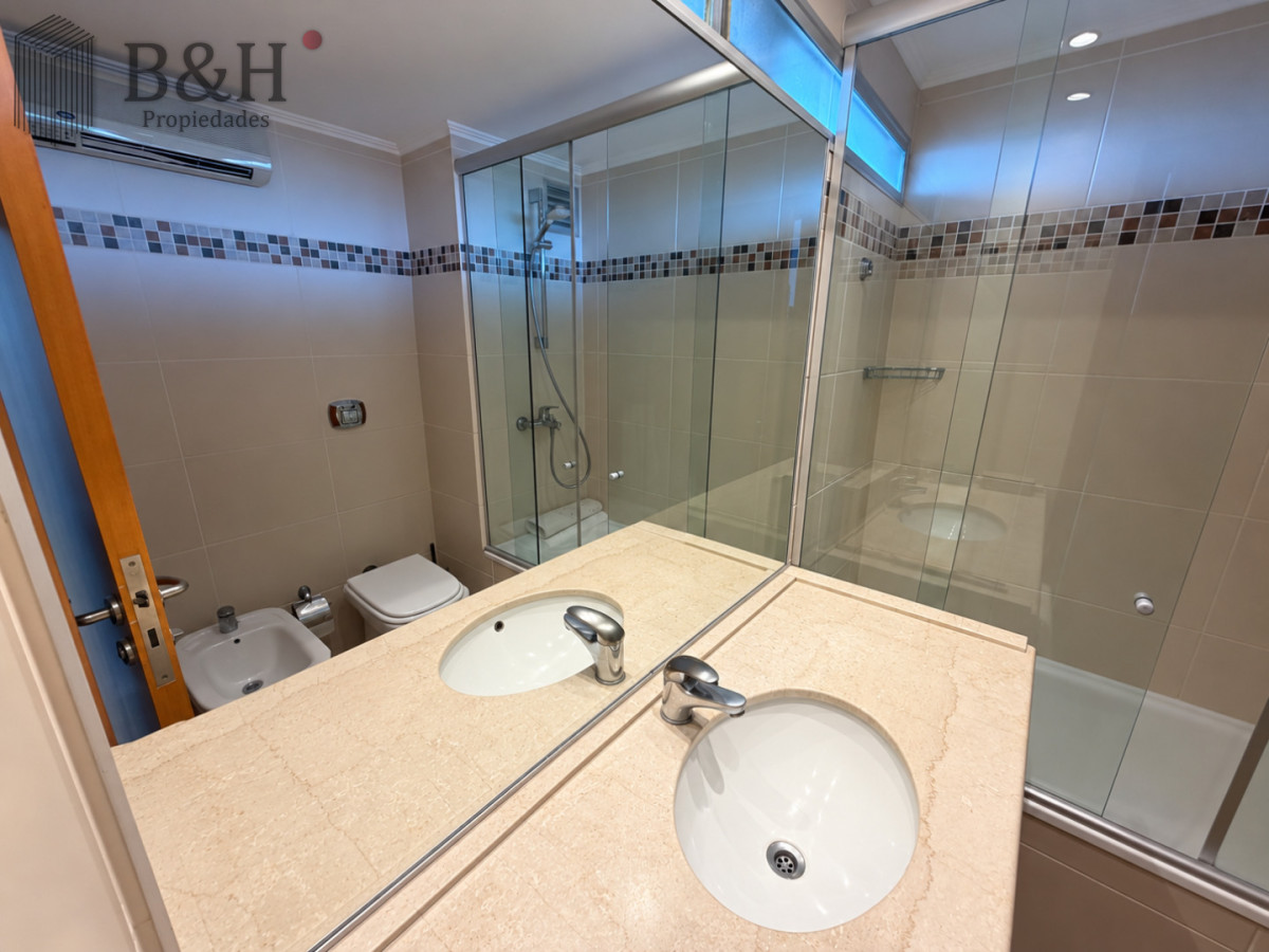 Apartamento ID.8055 - Apartamento 3 Dormitorios Avenida Roosevelt Punta del Este Cochera