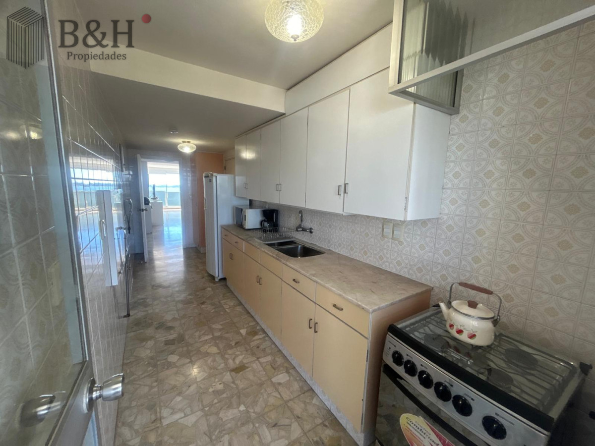 Apartamento ID.6230 - Apartamento de 3 dormitorios con vistas, en venta. Punta del Este
