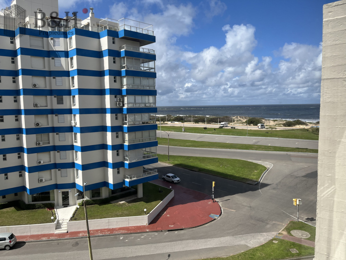 Apartamento ID.6114 - Alquiler Apartamento 2 Dormitorios La Pastora Punta del Este Vista al Mar