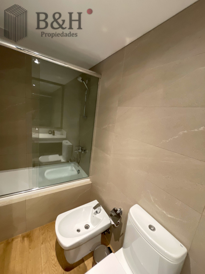 Apartamento ID.5664 - Apartamento de 2 dormitorios en alquiler, torre TRUMP Punta del Este