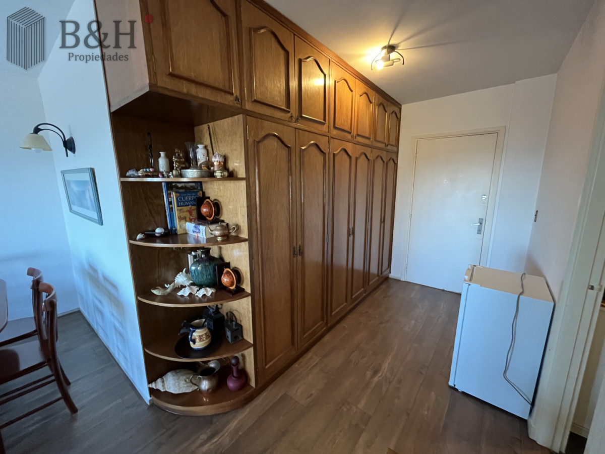 Apartamento ID.7278 - Apartamento en Primera Línea de la Playa Mansa en Alquiler Anual e Invernal con Cochera