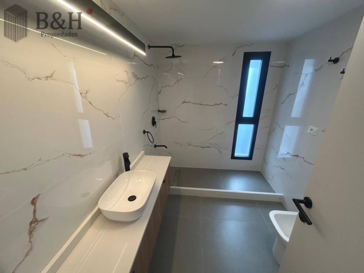 Apartamento ID.6840 - Apartamento de 3 dormitorios en alquiler, Punta del Este