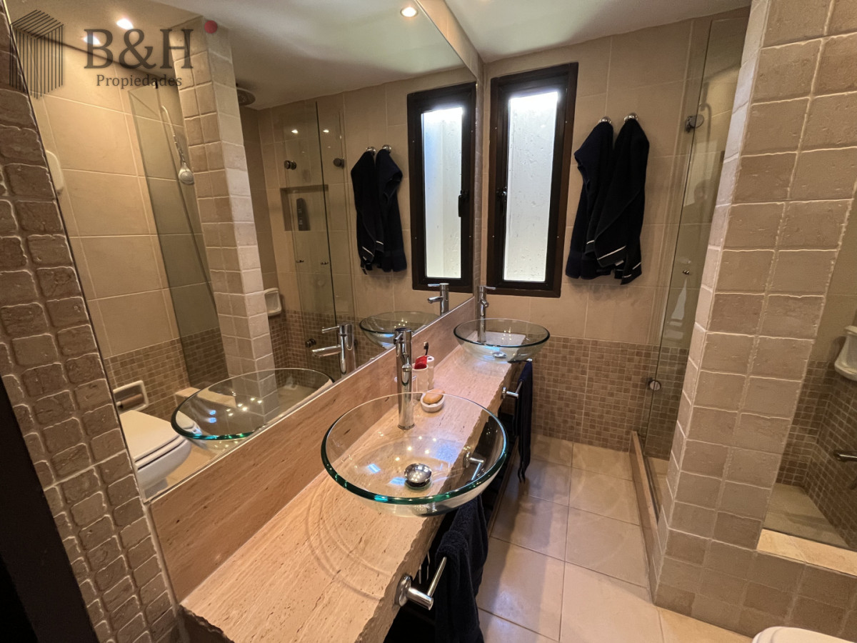 Apartamento ID.7974 - Venta Apartamento de 3 dormitorios + dep Vista al Mar en Playa Brava