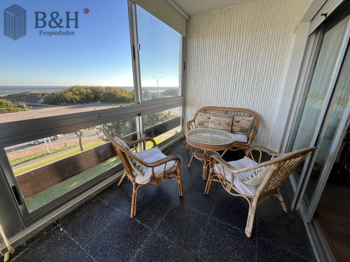 Apartamento ID.7278 - Apartamento en Primera Línea de la Playa Mansa en Alquiler Anual e Invernal con Cochera