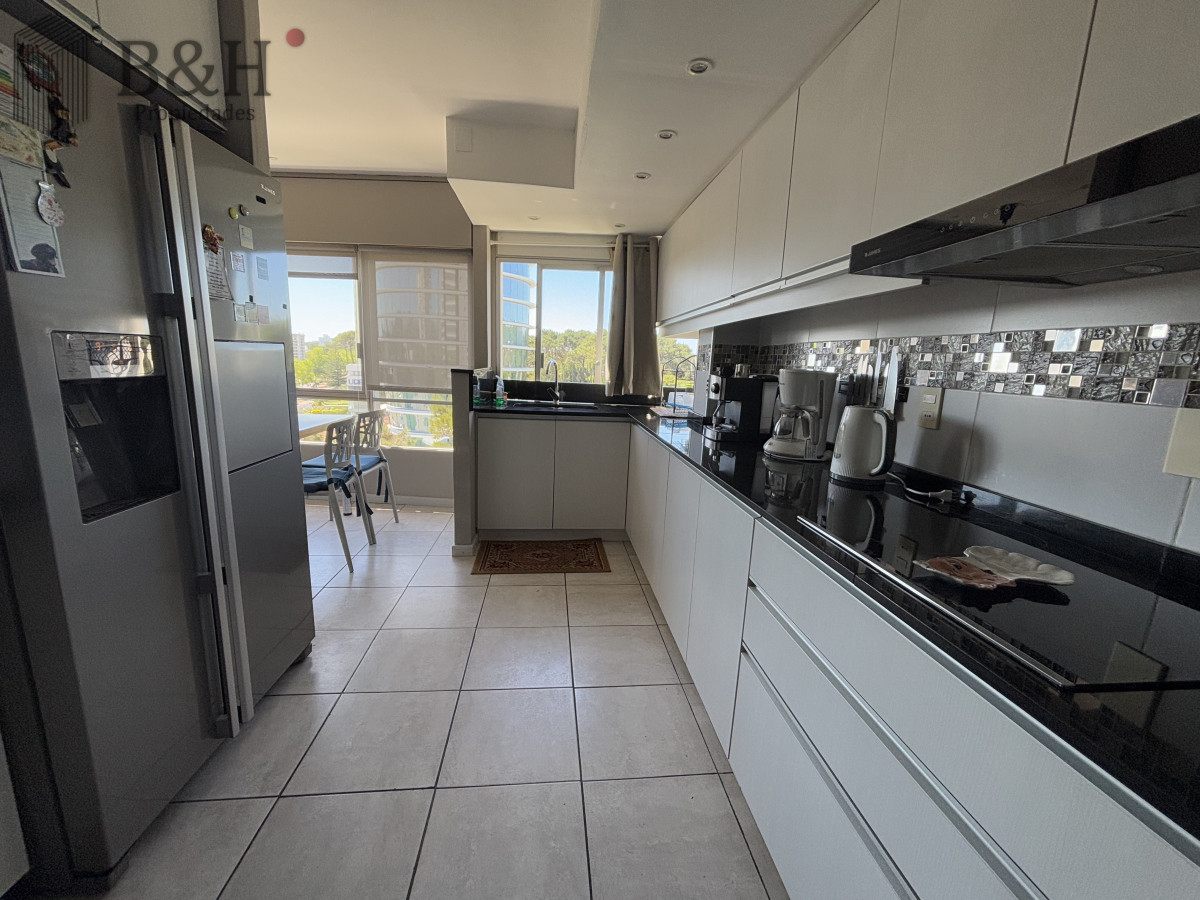 Apartamento ID.3911 - Apartamento en Zona Shopping - Punta del Este