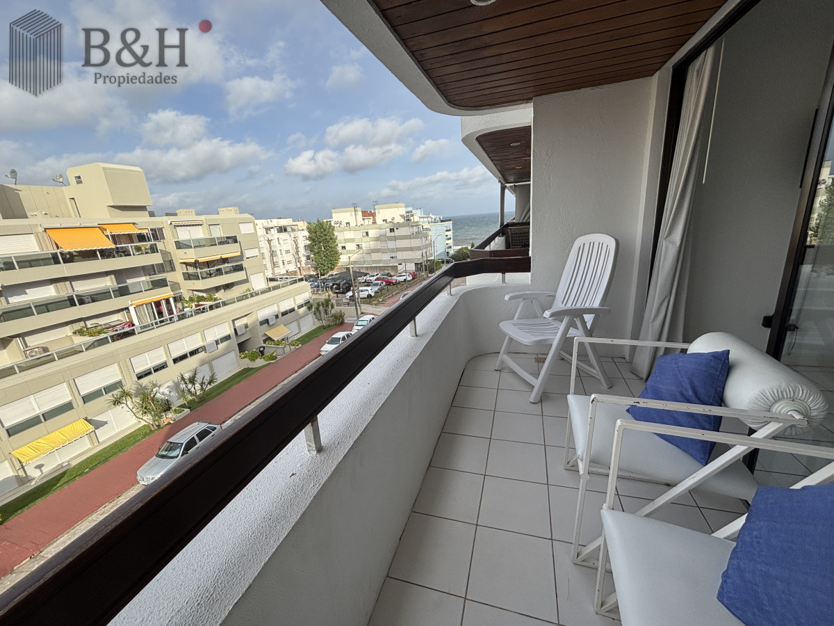 Apartamento ID.4096 - Apartamento de 2 dormitorio - En Península con parrillero exclusivo en la terraza