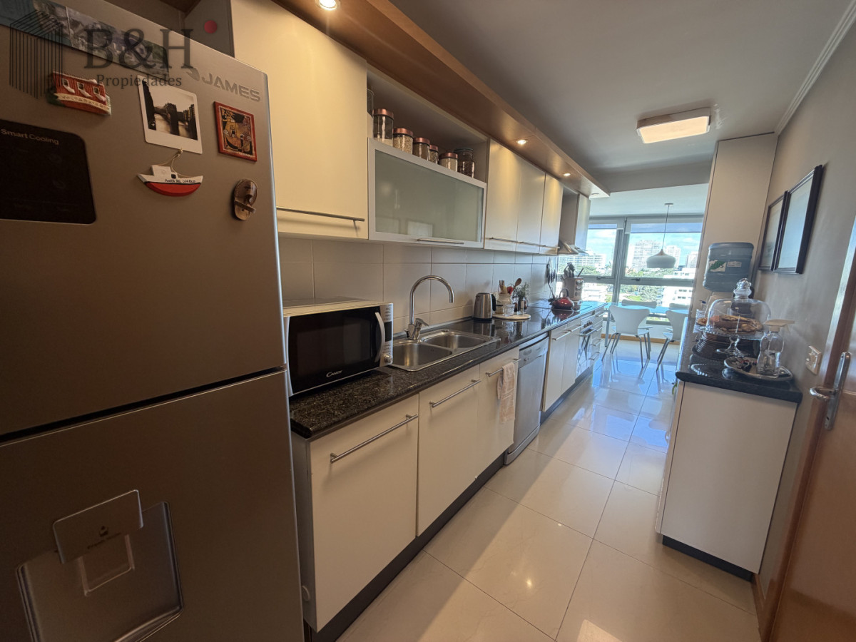 Apartamento ID.8055 - Apartamento 3 Dormitorios Avenida Roosevelt Punta del Este Cochera