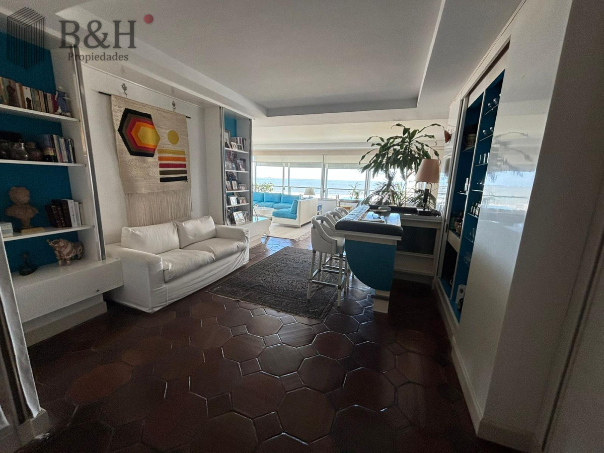 Apartamento ID.4342 - Apartamento de  4 dormitorios en venta - Punta del Este 