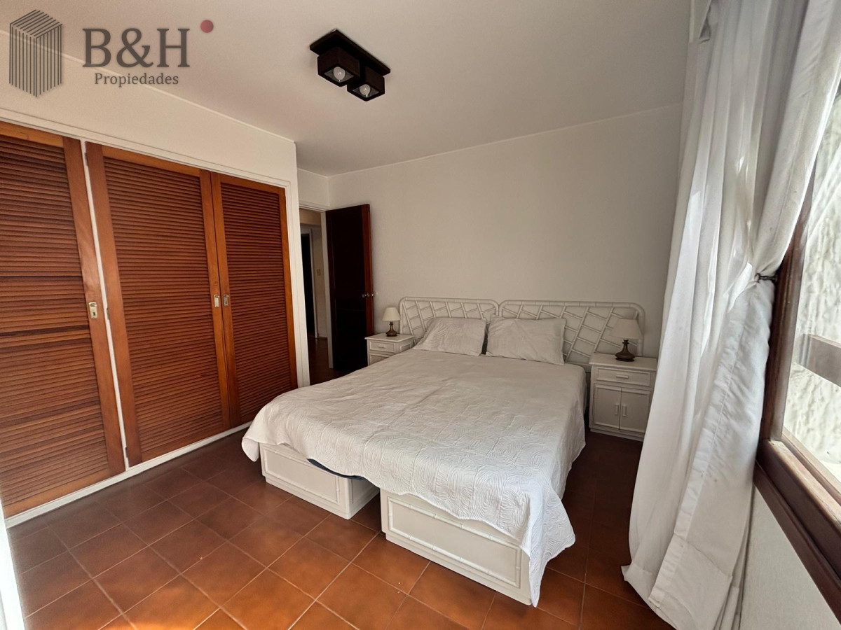 Apartamento ID.4983 - Apartamento de 4 dormitorios a la venta - Punta del Este