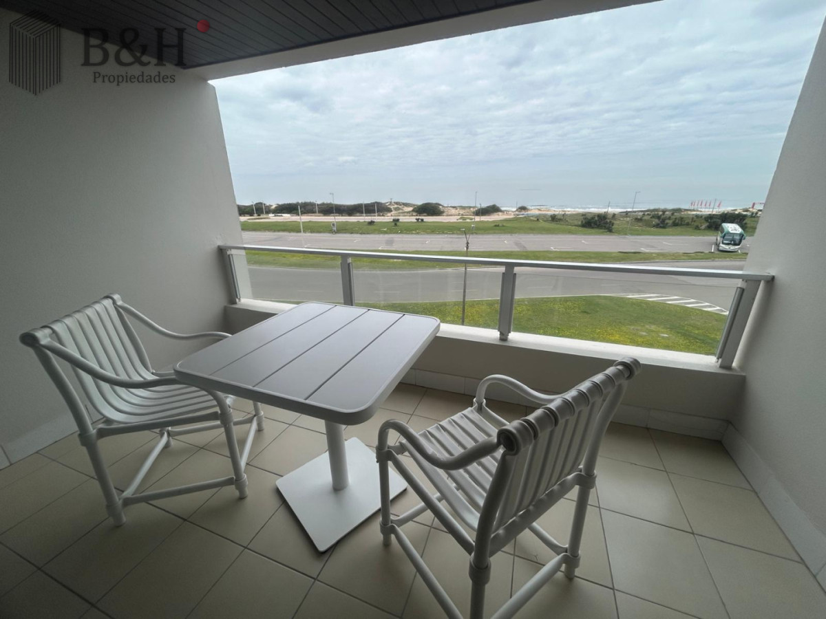 Apartamento ID.7128 - Hermoso apartamento en venta 2 dormitorios primera linea en brava 
