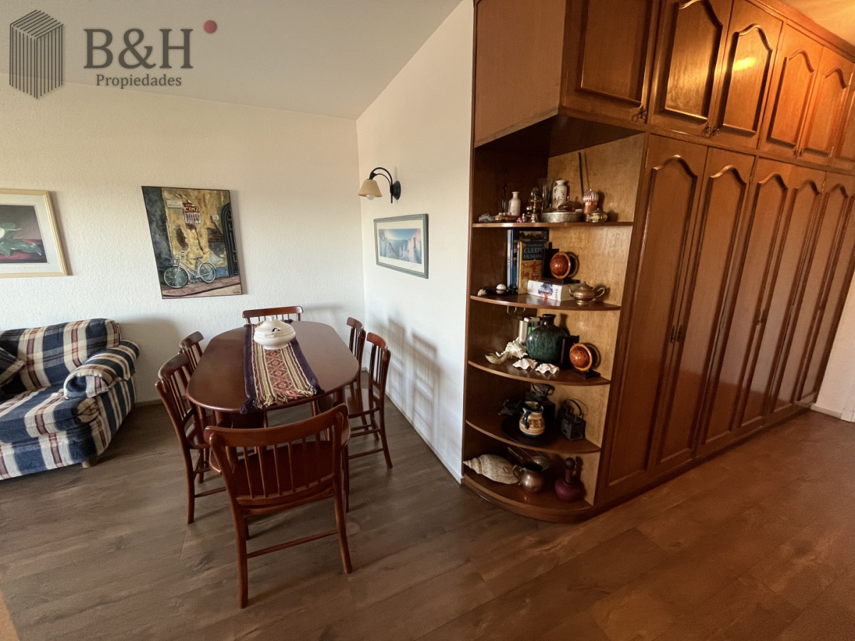 Apartamento ID.7278 - Apartamento en Primera Línea de la Playa Mansa en Alquiler Anual e Invernal con Cochera