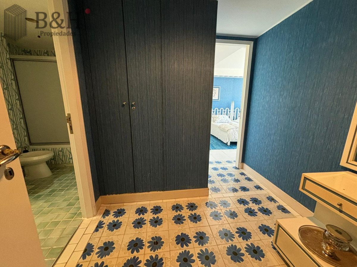 Apartamento ID.4342 - Apartamento de  4 dormitorios en venta - Punta del Este 