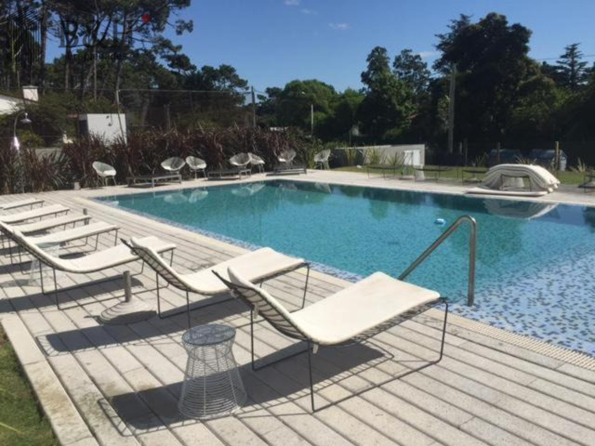 Apartamento ID.6946 - Alquiler invernal Apartamento de 1 Dormitorio en Punta del Este - Edificio con Amenities