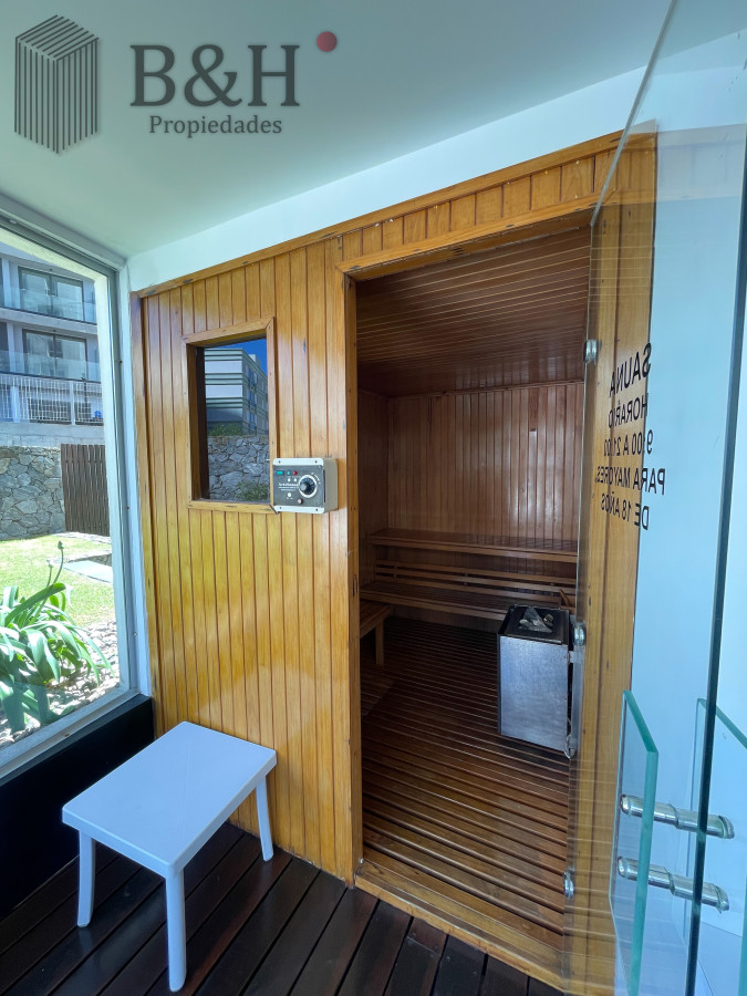 Apartamento ID.5909 - Apartamento de 2 dormitorios y 2 baños en alquiler temporal, a pasos del mar. Punta del Este