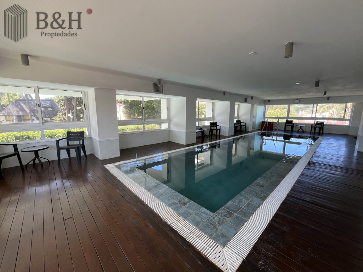 Apartamento ID.6737 - Alquiler invernal de apartamento de 1 dormitorio con cochera en zona Shopping