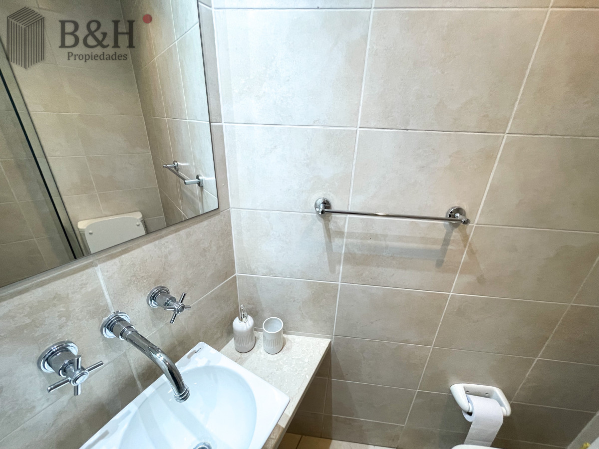 Apartamento ID.5909 - Apartamento de 2 dormitorios y 2 baños en alquiler temporal, a pasos del mar. Punta del Este