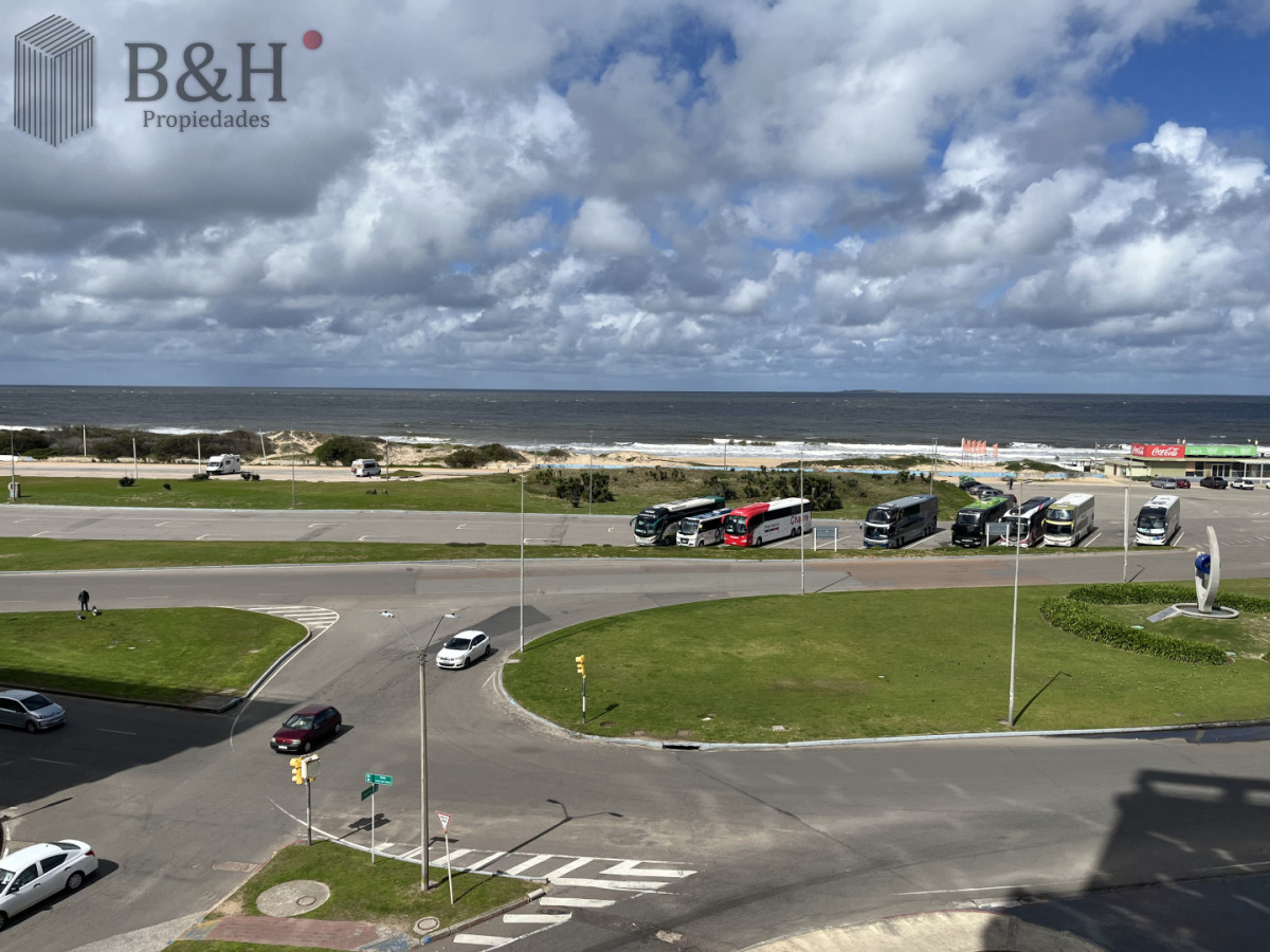Apartamento ID.6114 - Alquiler Apartamento 2 Dormitorios La Pastora Punta del Este Vista al Mar